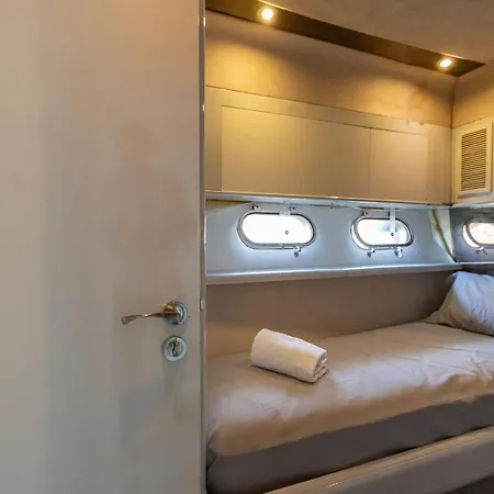 Luxury Yacht ספינת מלון פורטימאו