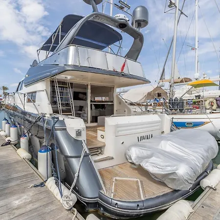Botel Luxury Yacht *